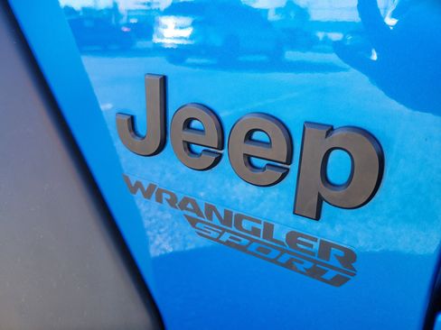 Used 2021 Jeep Wrangler Sport image 9
