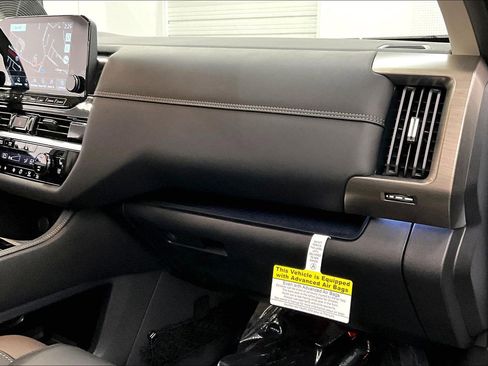 New 2025 Nissan Pathfinder Platinum w/ Lighting Package (N93) AWD/4WD image 35