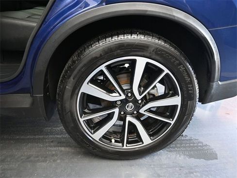 Used 2020 Nissan Rogue SL w/ Premium Package image 16