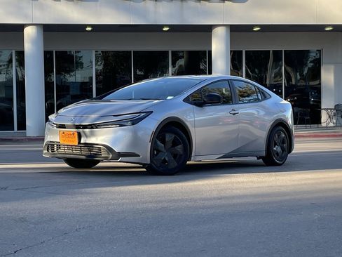 Used 2023 Toyota Prius Limited image 2