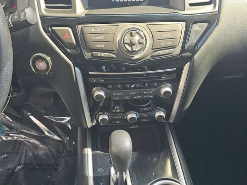 Used 2020 Nissan Pathfinder S FWD image 10