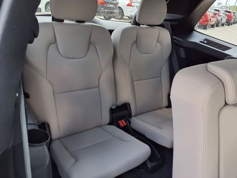 Certified 2025 Volvo XC90 T8 Plus AWD/4WD image 18