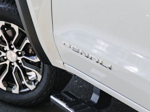 New 2026 GMC Canyon Denali image 5