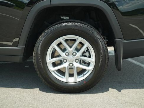 New 2026 Jeep Grand Cherokee L Laredo w/ MOPAR Finishing Package AWD/4WD image 46