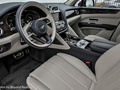 Used 2022 Bentley Bentayga image 27