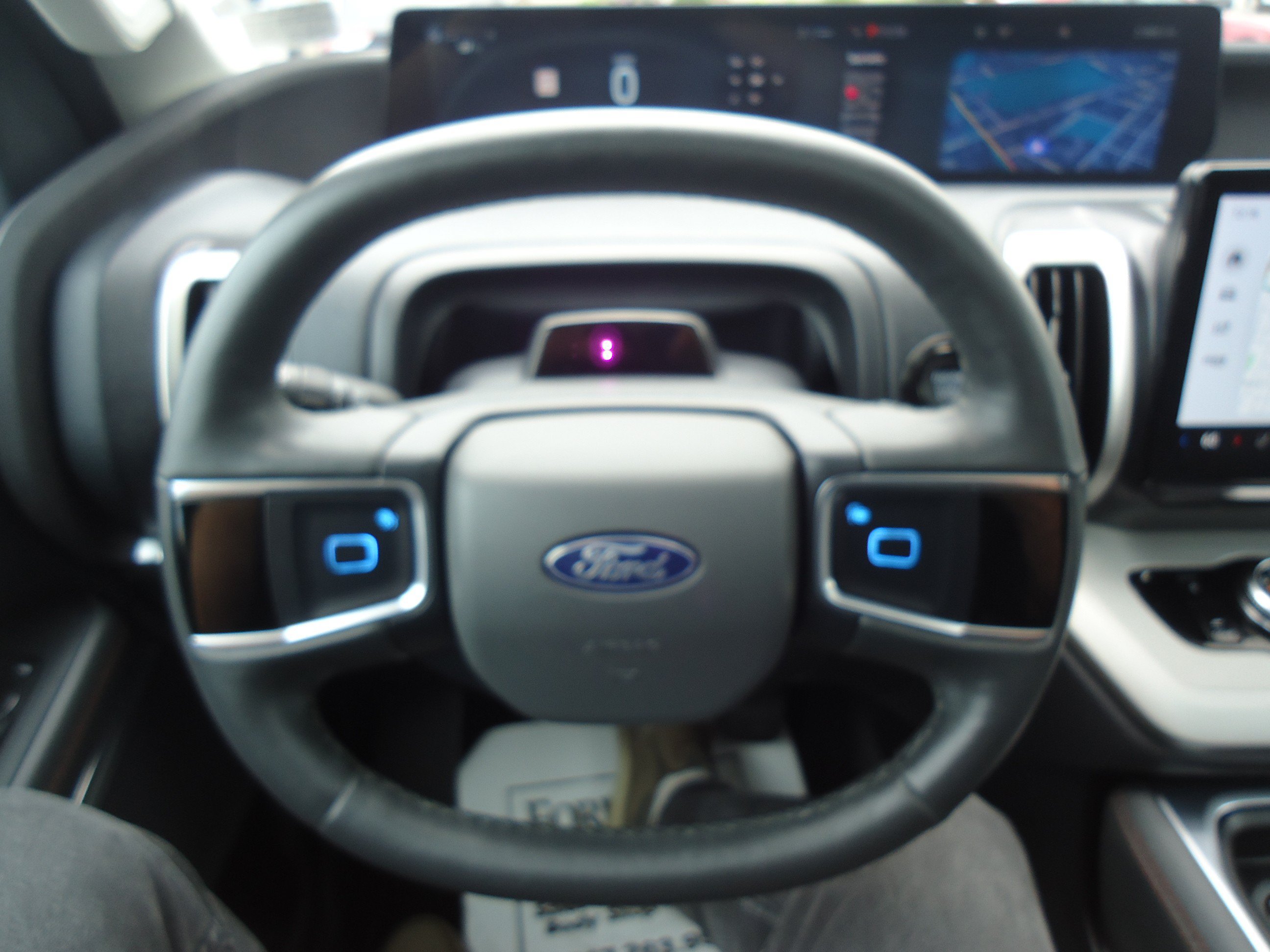 Used 2025 Ford Expedition Max Active AWD/4WD image 14