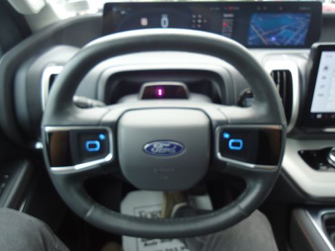 Used 2025 Ford Expedition Max Active AWD/4WD image 14