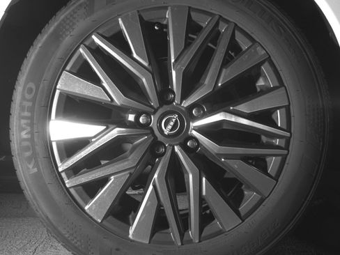 Used 2025 Nissan Altima 2.5 SV FWD image 15