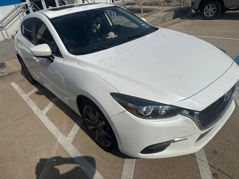Used 2018 MAZDA MAZDA3 Touring FWD image 3