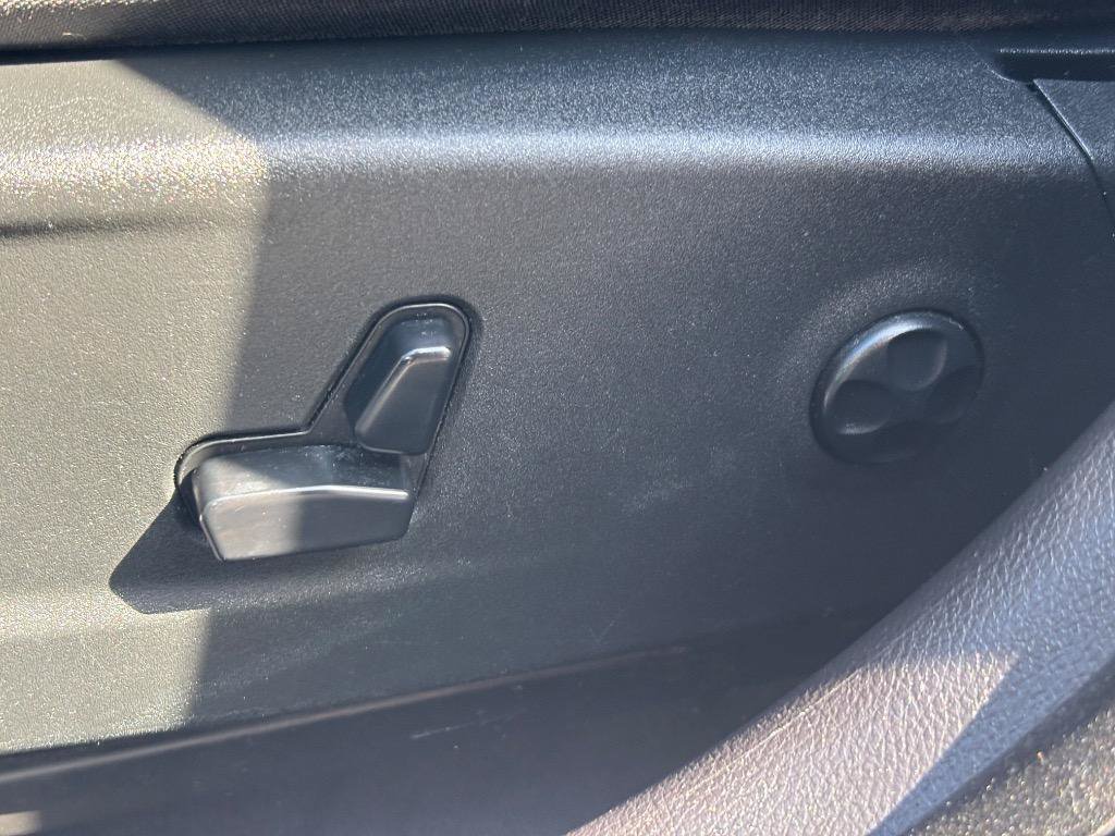 Used 2013 Chrysler 300 S RWD image 12
