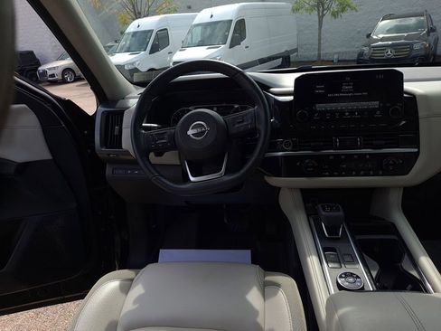 Certified 2024 Nissan Pathfinder SL image 15