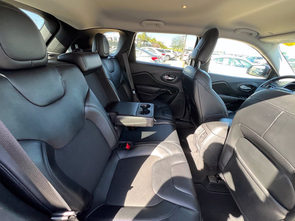 Used 2021 Jeep Cherokee Latitude Plus AWD/4WD image 25