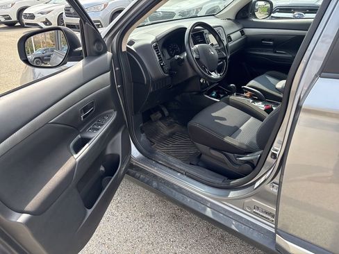 Used 2017 Mitsubishi Outlander ES image 14