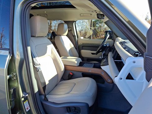 Used 2022 Land Rover Defender 110 SE image 3