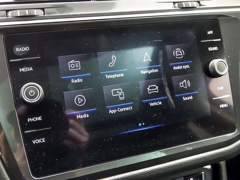 Used 2021 Volkswagen Tiguan SEL AWD/4WD image 17