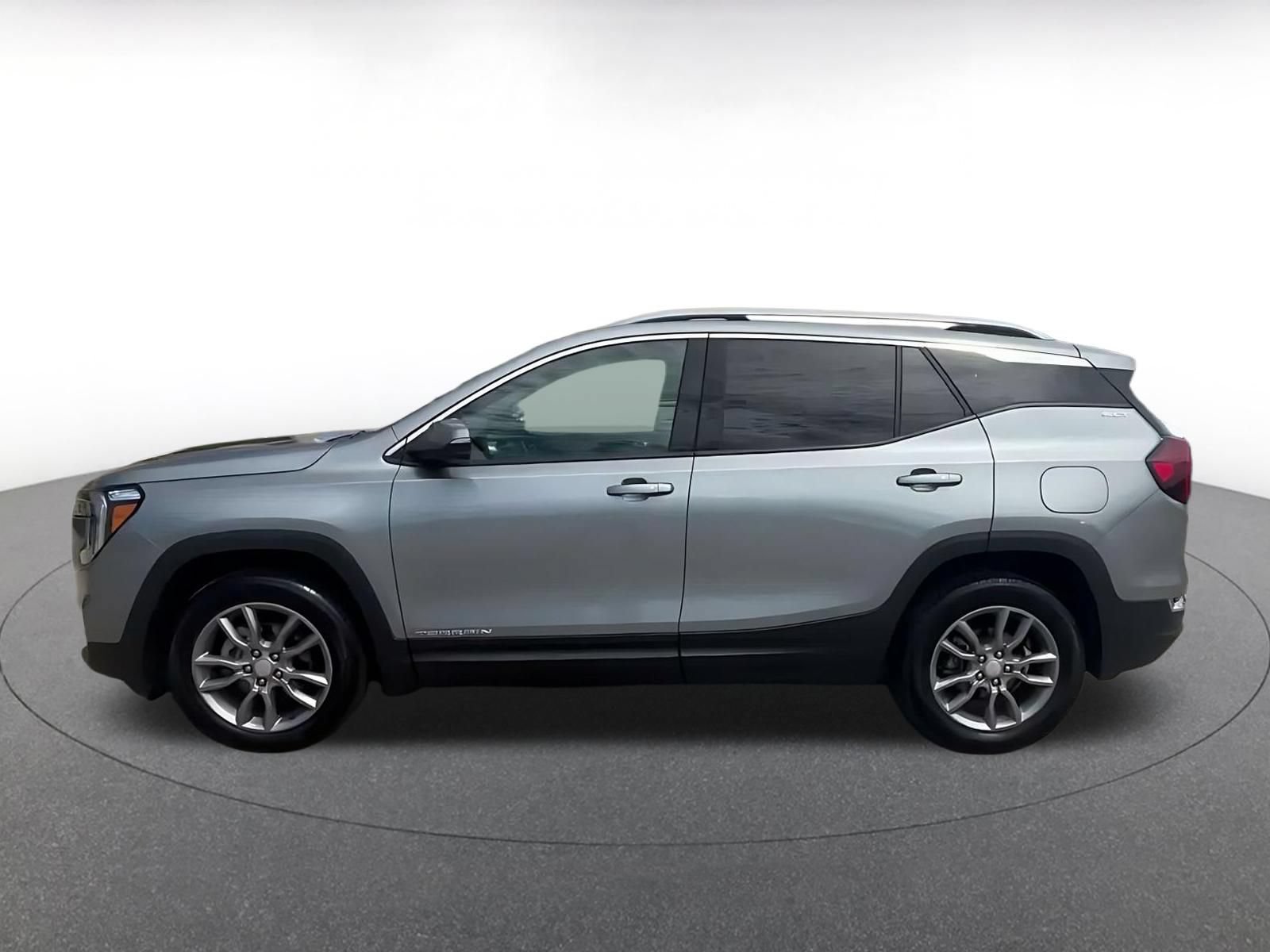Used 2024 GMC Terrain SLT AWD/4WD image 8