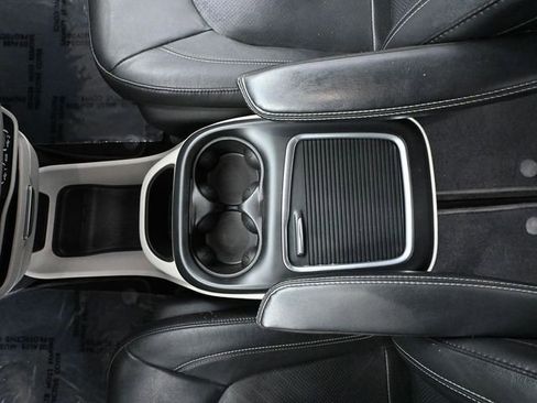 Used 2022 Chrysler Pacifica Touring-L image 34