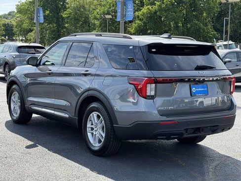 Used 2025 Ford Explorer Active RWD image 3