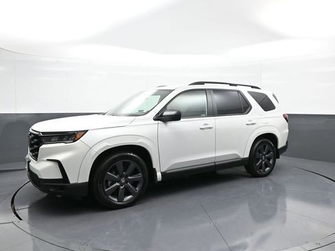 Certified 2023 Honda Pilot Sport image 10