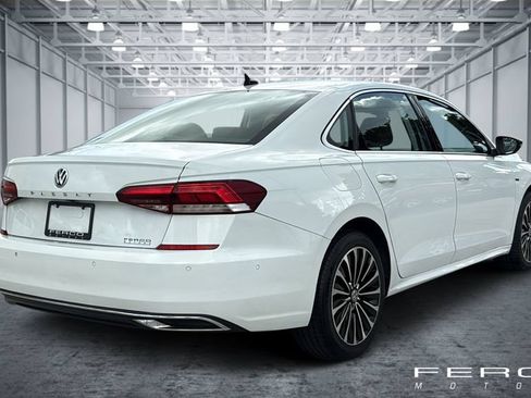 Used 2022 Volkswagen Passat 2.0T FWD image 5