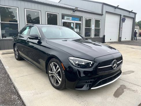 Used 2023 Mercedes-Benz E 350 4MATIC Sedan image 3