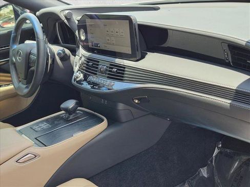 Certified 2023 Lexus LS 500 w/ Accessory Package (Z2) RWD image 20