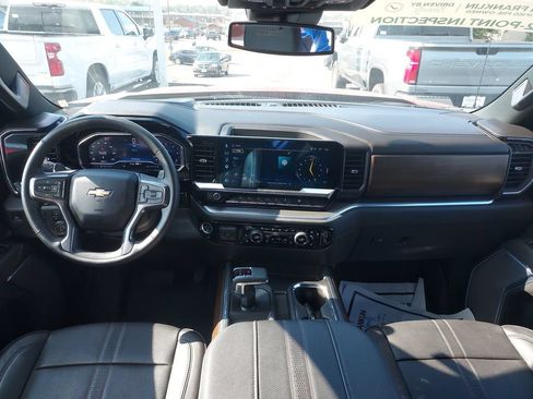 Used 2025 Chevrolet Silverado 1500 High Country w/ High Country Premium Package AWD/4WD image 23