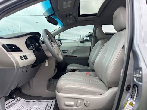 Used 2014 Toyota Sienna XLE image 14