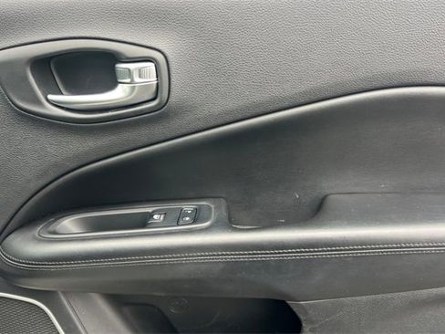 Used 2019 Jeep Compass Latitude image 22