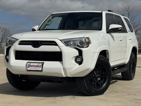 Used 2021 Toyota 4Runner SR5 Premium w/ Moonroof Package image 2