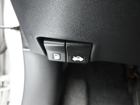 Used 2017 Nissan Versa SV FWD image 22