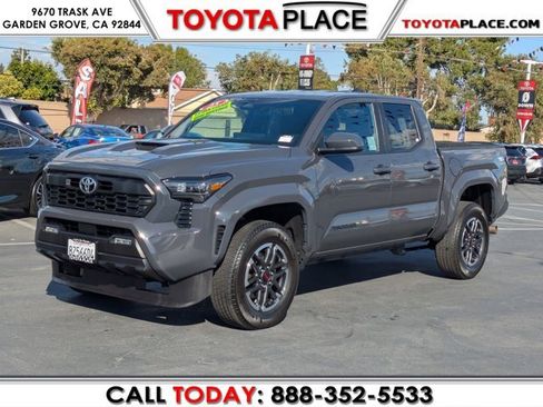 Used 2025 Toyota Tacoma TRD Sport image 1