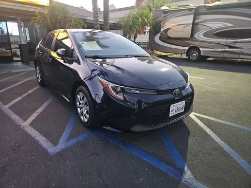 Used 2021 Toyota Corolla LE FWD image 1