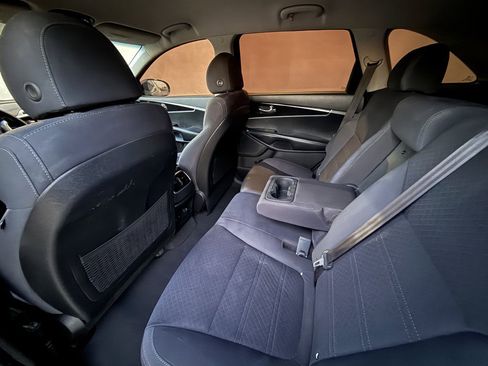 Used 2018 Kia Sorento LX image 11