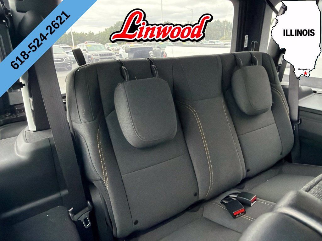 Used 2025 Jeep Wrangler Sport AWD/4WD image 9