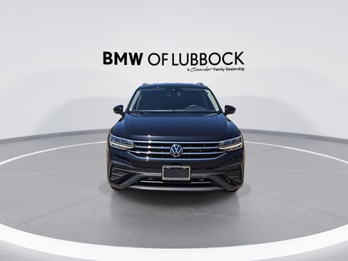 Used 2024 Volkswagen Tiguan SE AWD/4WD image 3