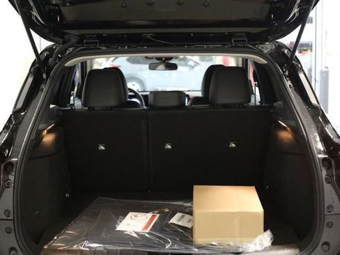 New 2026 Nissan Kicks SR w/ Cold Weather Package AWD/4WD image 21