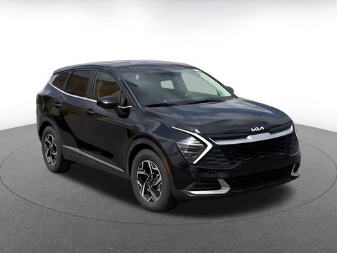 Used 2025 Kia Sportage LX image 3