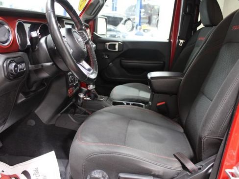 Used 2021 Jeep Wrangler Unlimited Rubicon w/ Cold Weather Group AWD/4WD image 17