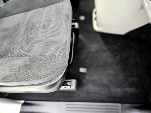 Used 2019 Dodge Grand Caravan SE w/ UConnect Hands-Free Group image 30