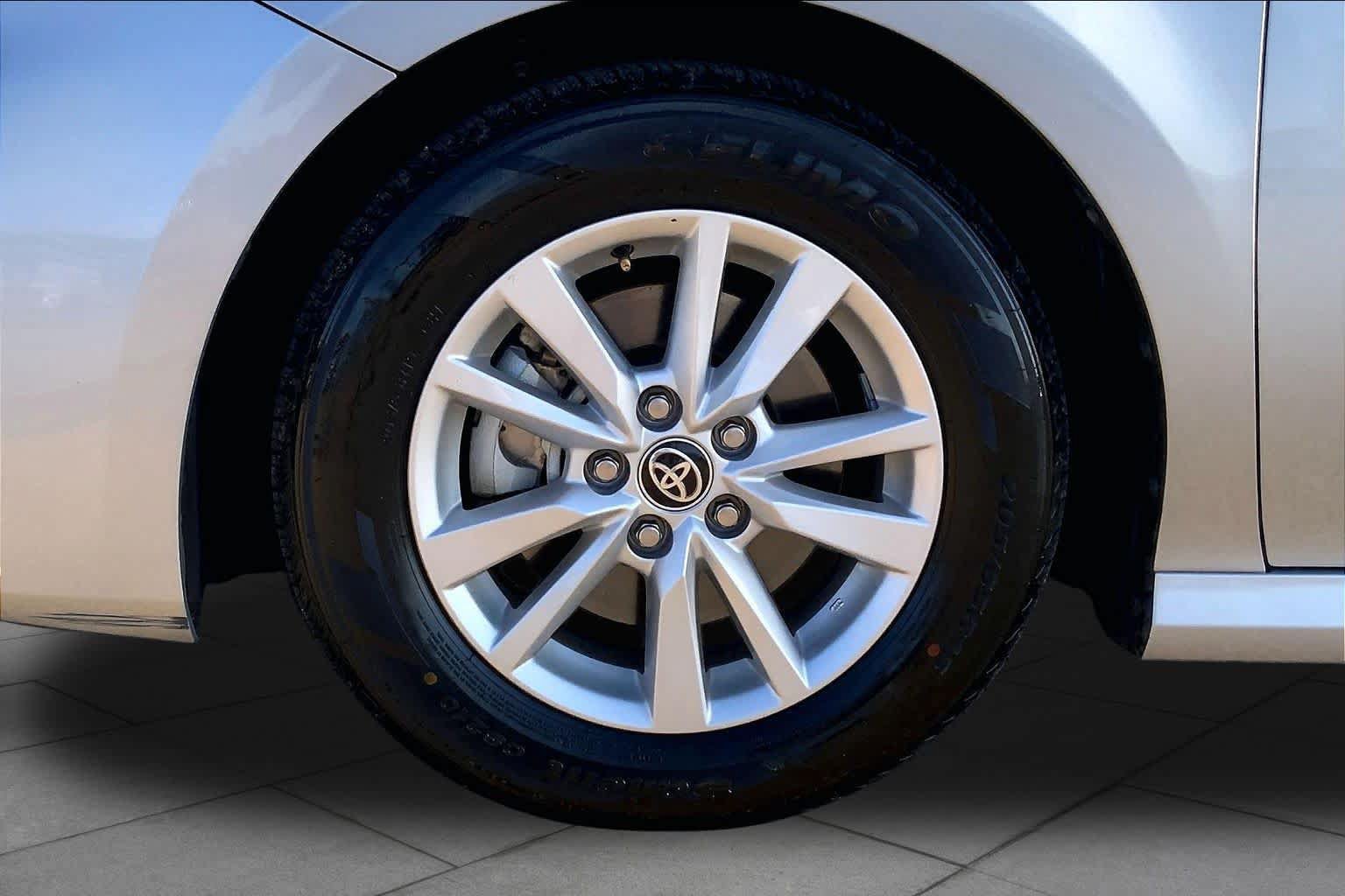 Used 2025 Toyota Camry LE FWD image 11