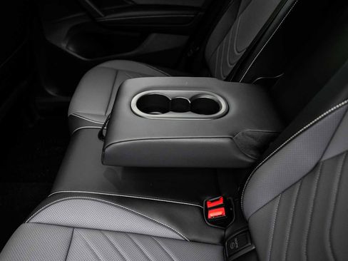 New 2026 Volkswagen Tiguan SE image 38