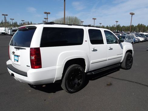 Used 2008 Chevrolet Suburban LT w/ LT Preferred Equipment Group AWD/4WD image 5