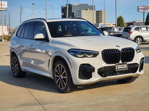 Used 2023 BMW X5 M50i w/ Climate Comfort Package image 3