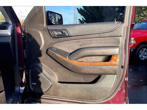 Used 2017 Chevrolet Suburban Premier image 24