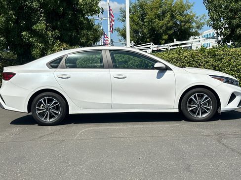 Used 2023 Kia Forte LXS image 3