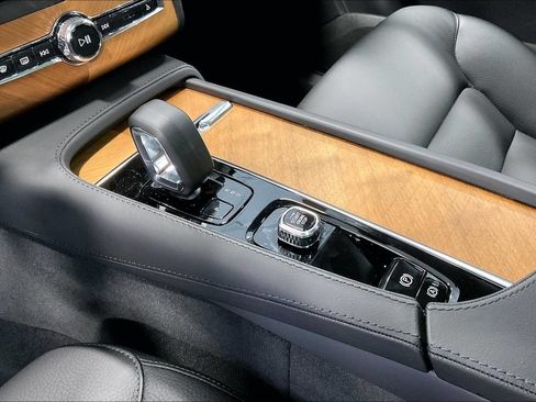 Certified 2025 Volvo XC90 B6 Plus w/ Protection Package AWD/4WD image 19