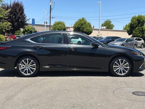Used 2021 Lexus ES 300h w/ Premium Package FWD image 3