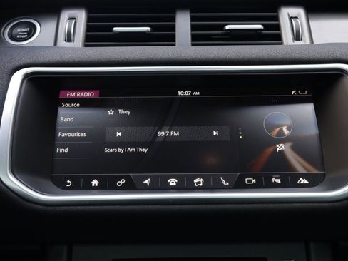 Used 2018 Land Rover Range Rover Evoque SE image 40