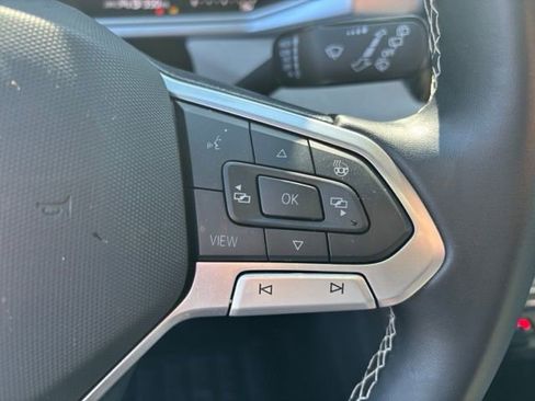 Certified 2025 Volkswagen Taos SE w/ Panoramic Sunroof Package image 22